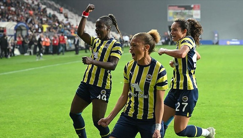 Kadın Futbol Süper Ligi’nde ilk yarı raporu: Fenerbahçe zirvede, gol kraliçesi Armısa Kuç