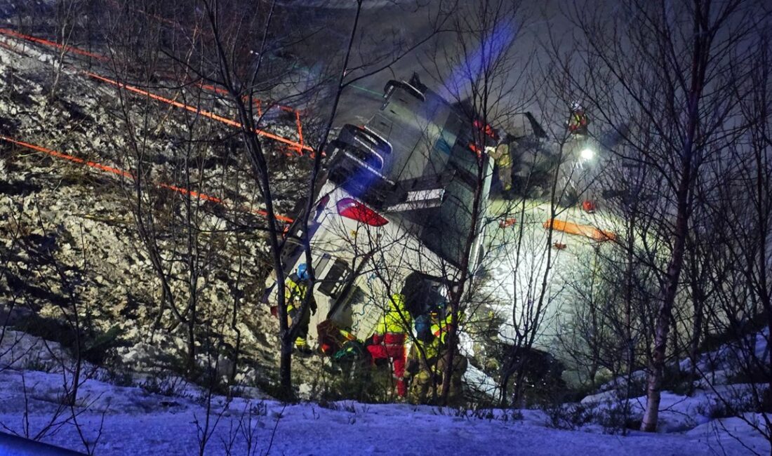 Norveç’te otobüs şarampole yuvarlandı: Üç ölü, dört yaralı