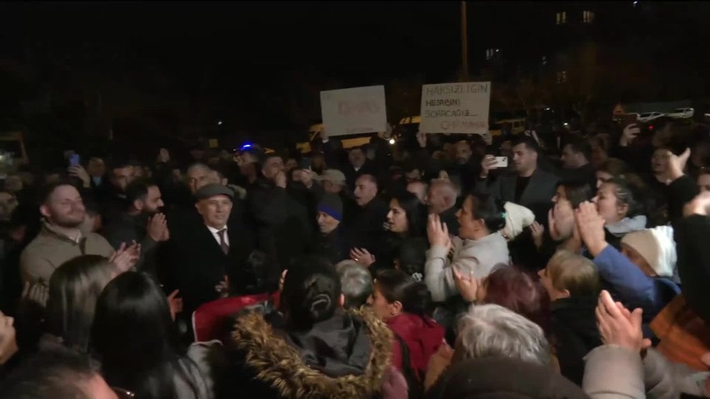 CHP’den YÖK Önünde İmamoğlu İçin Büyük Protesto!