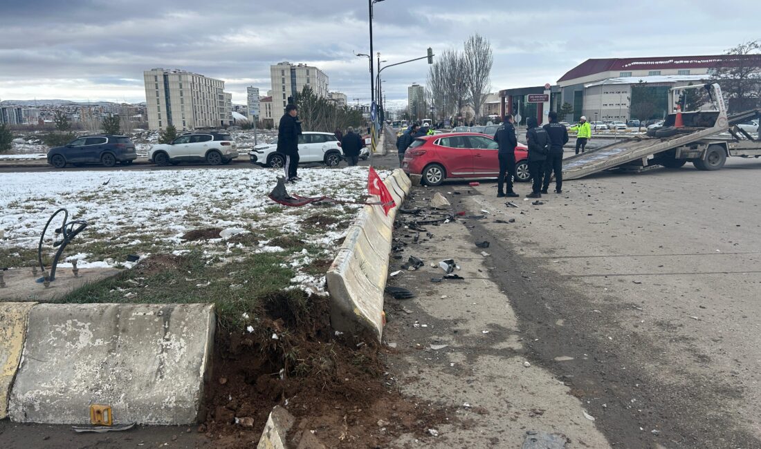 Sivas’ta Trafik Kazası: Üniversite Öğrencisi Yaralandı