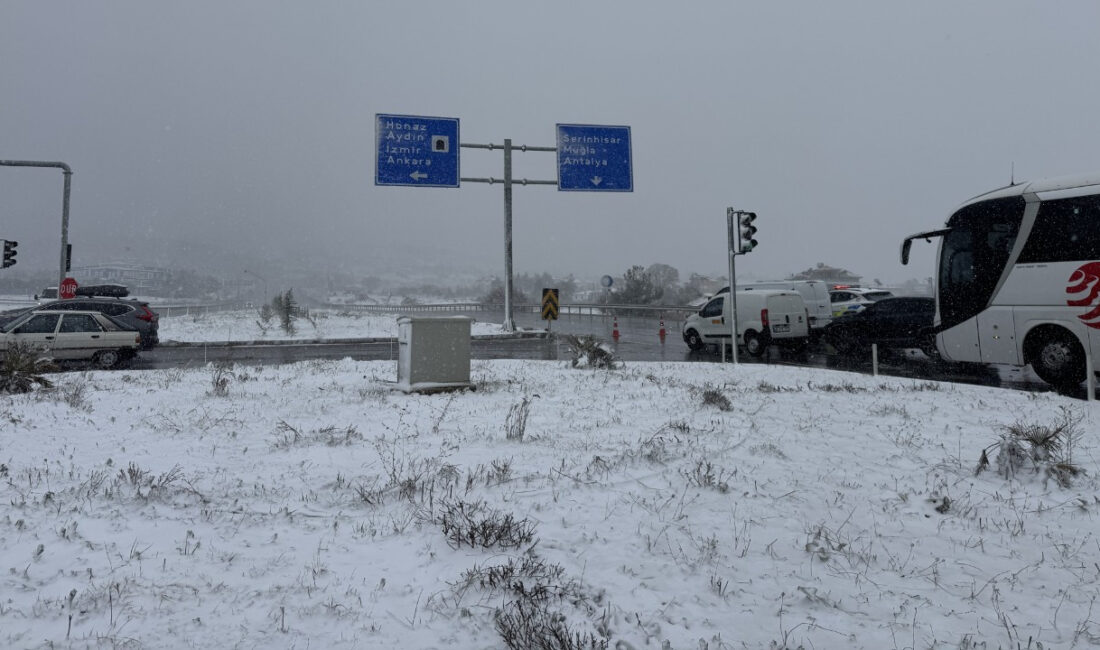 Denizli-Antalya Yolu Karla Kapatıldı, Dikkat!