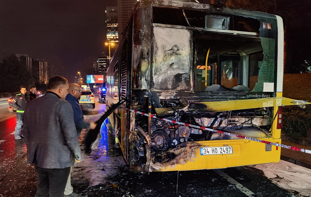 Şişli’de Halk Otobüsünde Yangın Paniği!