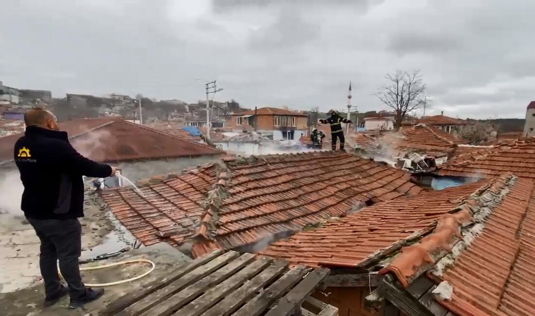 Çorlu’da Yangın: Tek Katlı Ev Küllerine Döndü